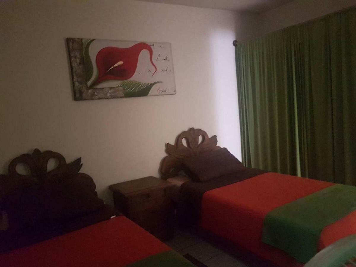 Hotel Y Suites Los Alcatraces 莱昂 外观 照片